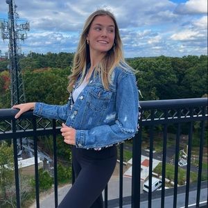 Meet your Posher, Ella